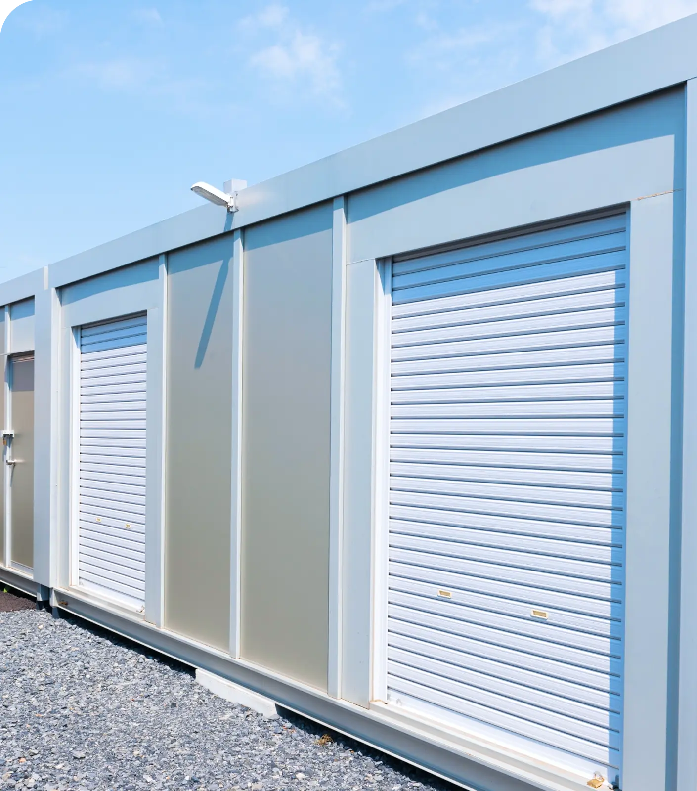 屋内外の空間を収納スペースに変える